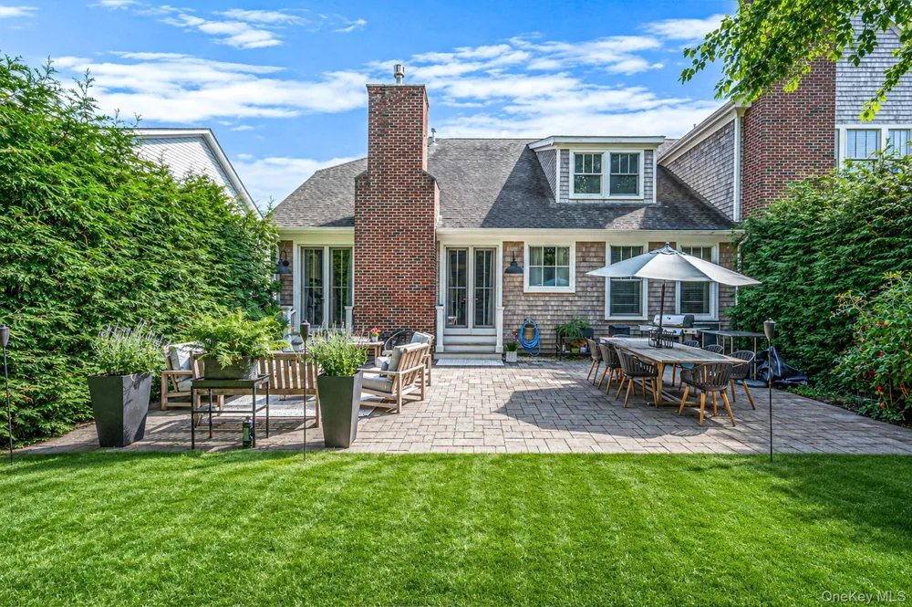 24 Pond Crossing #11 Southampton, NY 11968
