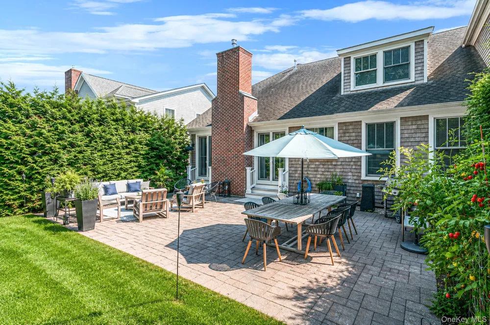 24 Pond Crossing #11 Southampton, NY 11968