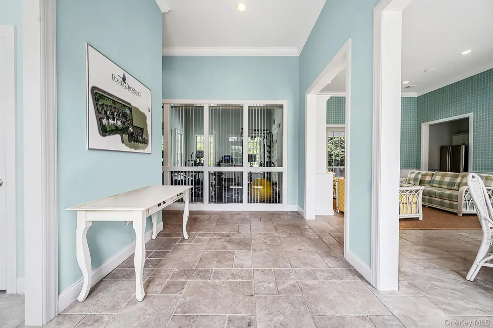 24 Pond Crossing #11 Southampton, NY 11968