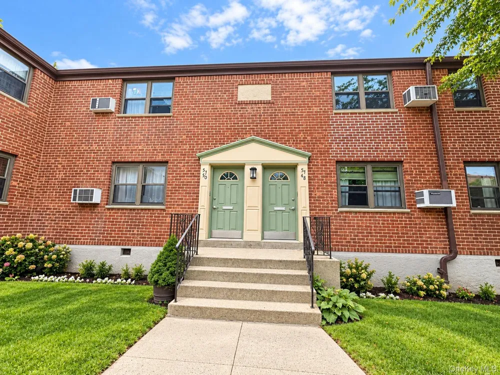 57-48 246th Crescent #C8 Little Neck, NY 11362
