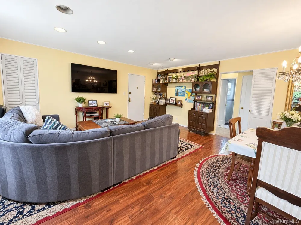 57-48 246th Crescent #C8 Little Neck, NY 11362