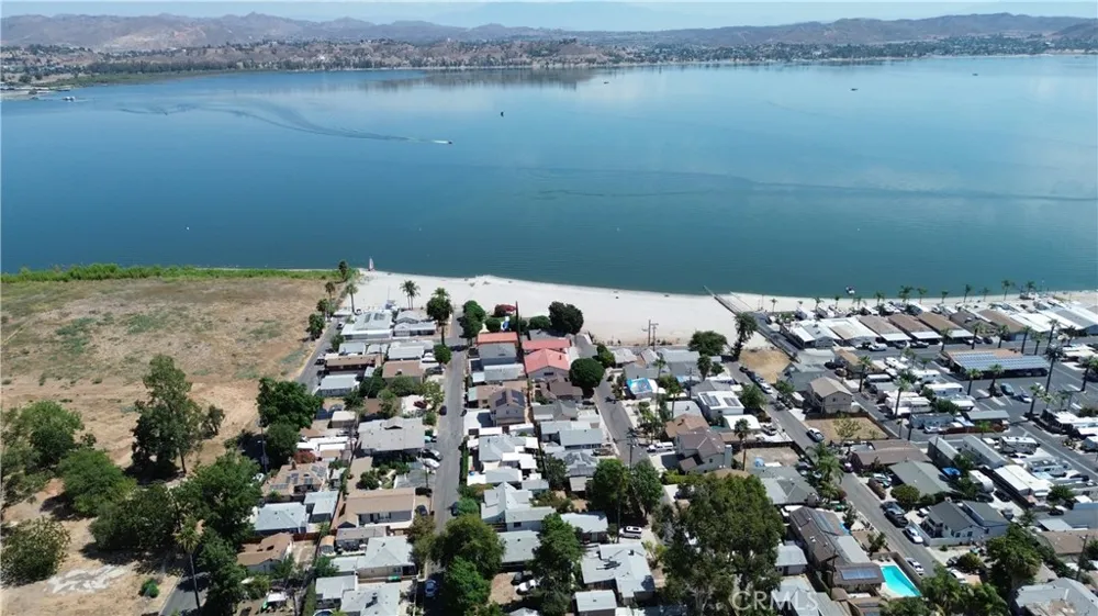 32989 Pepper Drive Lake Elsinore, CA 92530