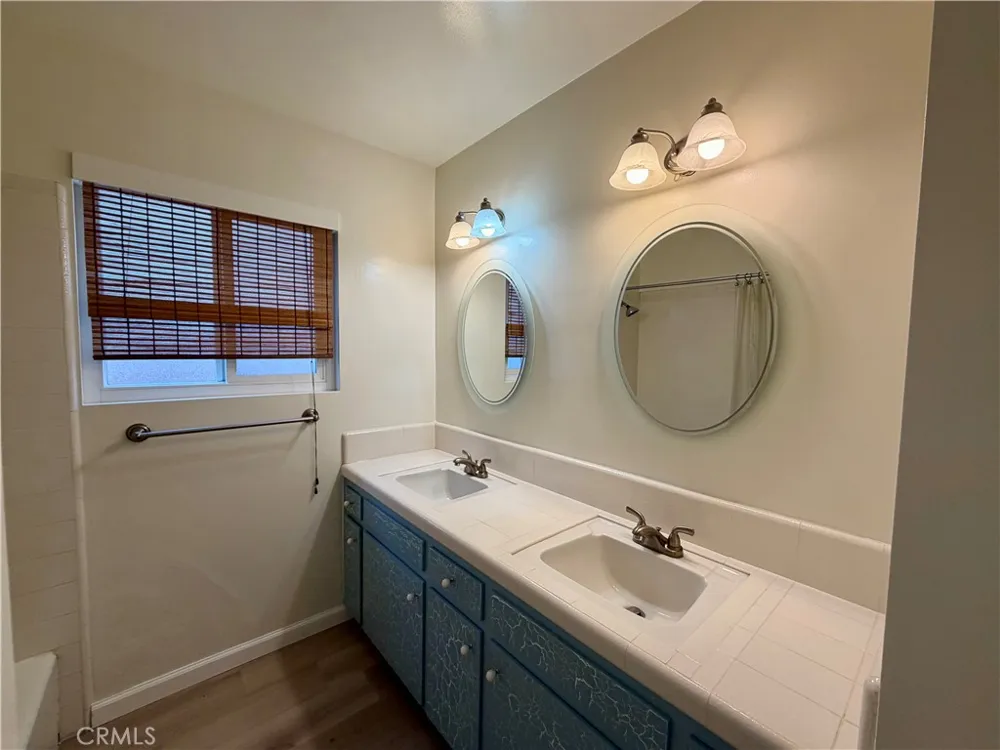 6621 Whitman Avenue Lake Balboa, CA 91406