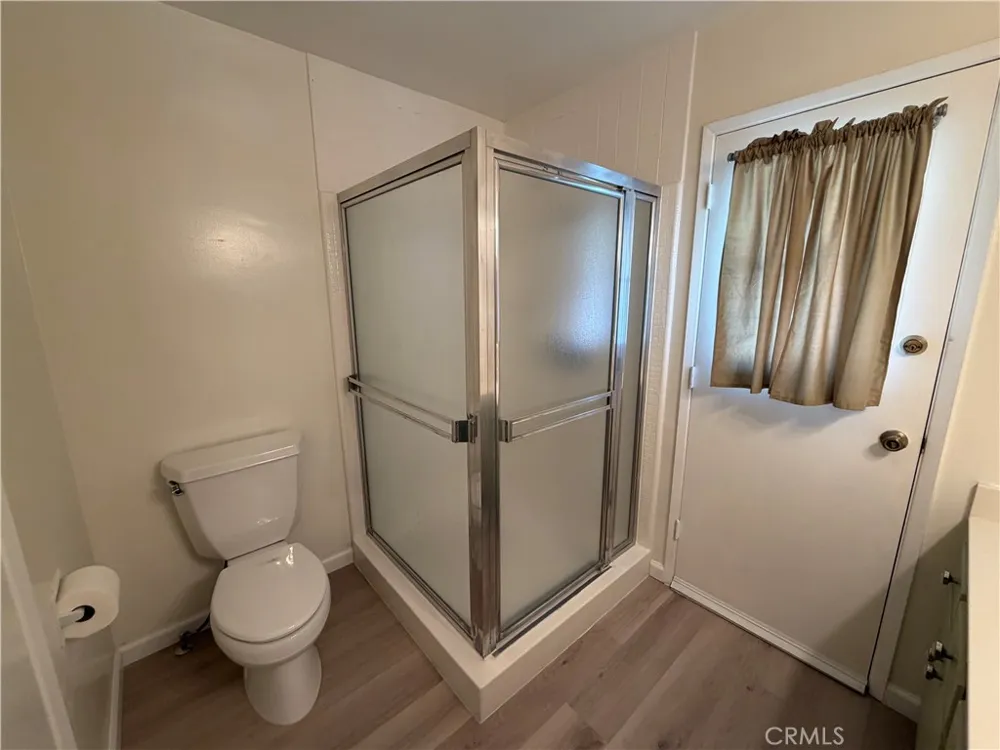 6621 Whitman Avenue Lake Balboa, CA 91406