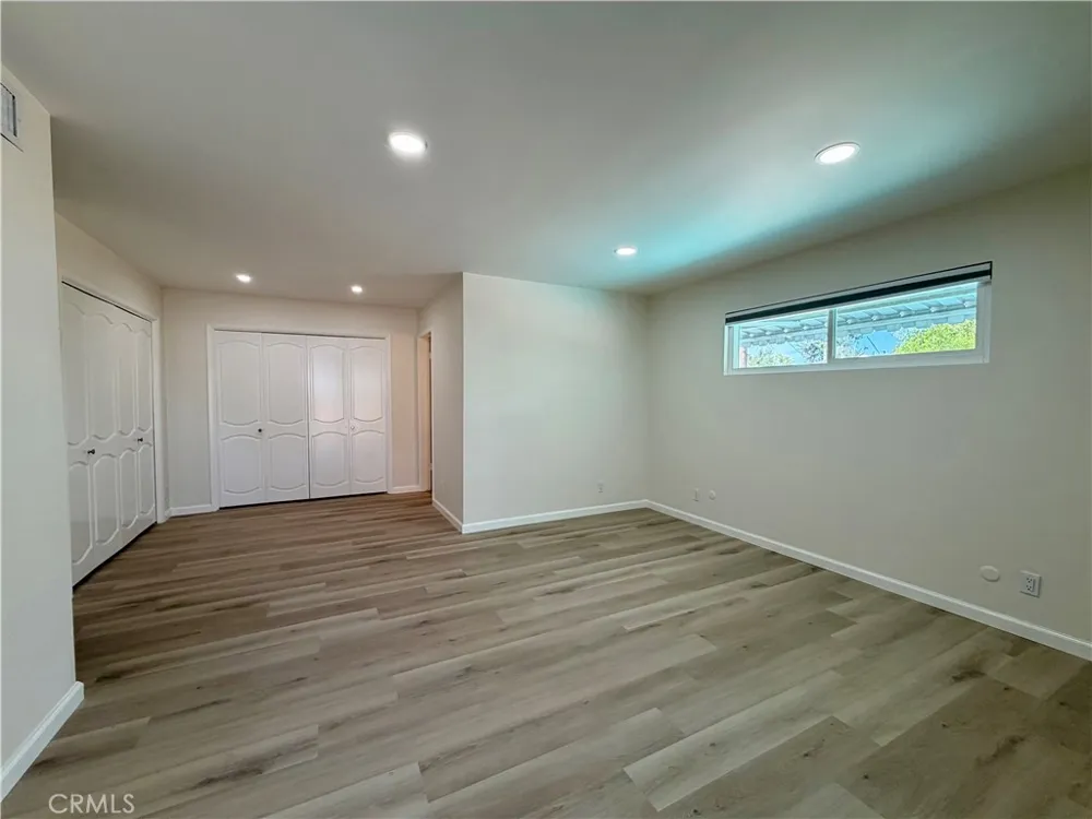 6621 Whitman Avenue Lake Balboa, CA 91406