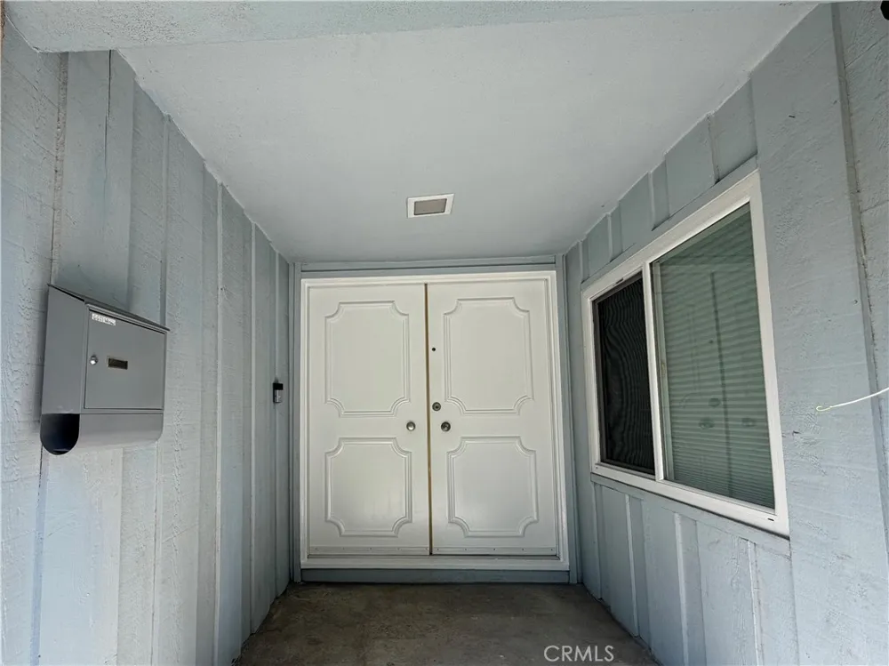 6621 Whitman Avenue Lake Balboa, CA 91406