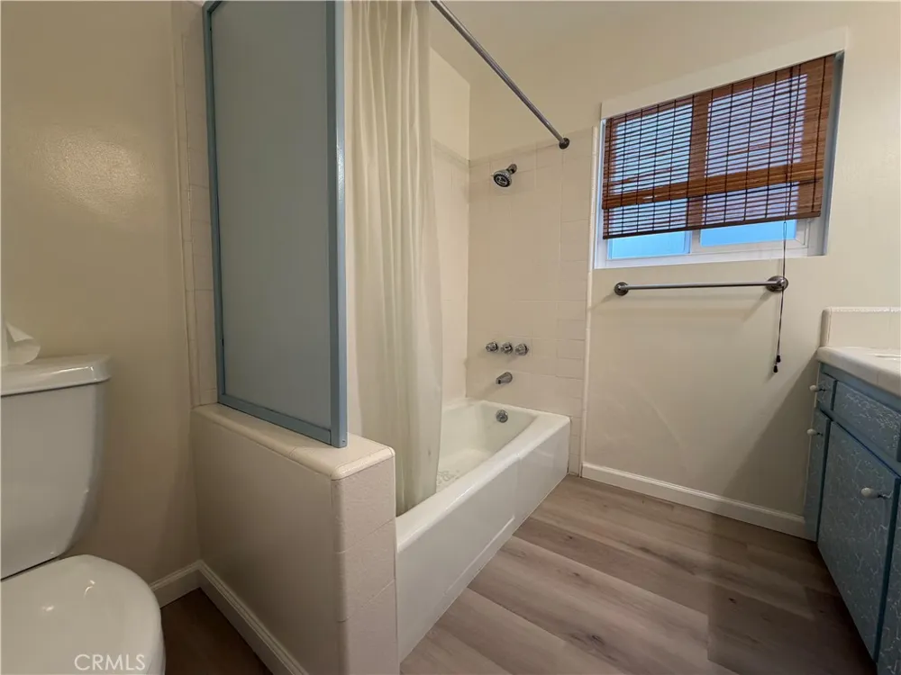 6621 Whitman Avenue Lake Balboa, CA 91406