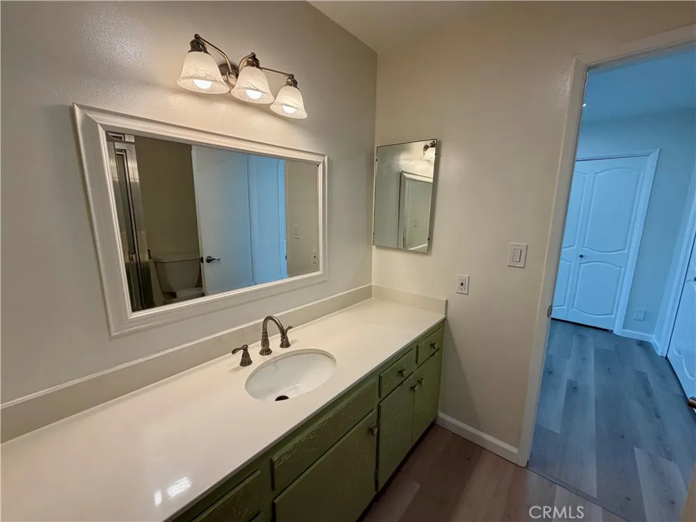 6621 Whitman Avenue Lake Balboa, CA 91406