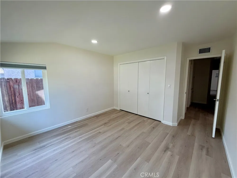 6621 Whitman Avenue Lake Balboa, CA 91406