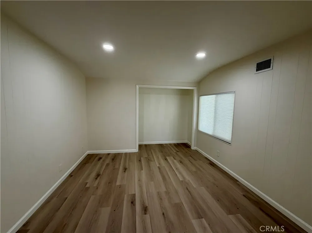 6621 Whitman Avenue Lake Balboa, CA 91406