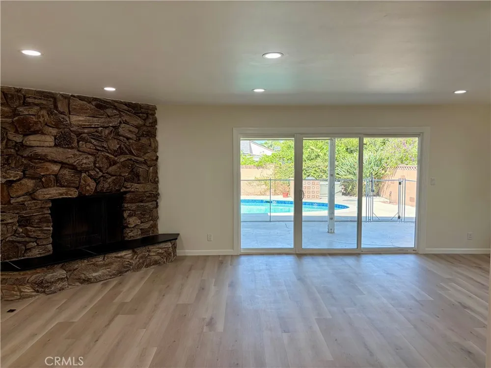 6621 Whitman Avenue Lake Balboa, CA 91406