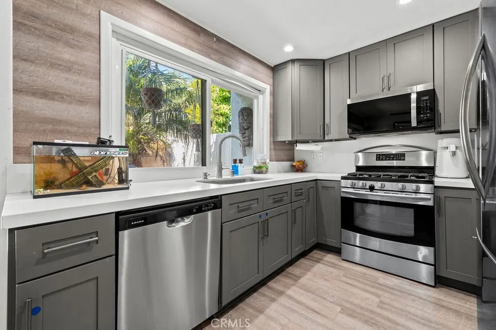 9705 Bickley Drive #5 Huntington Beach, CA 92646