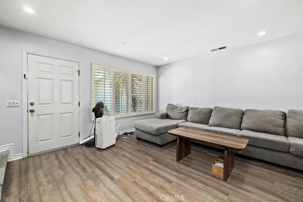 9705 Bickley Drive #5 Huntington Beach, CA 92646