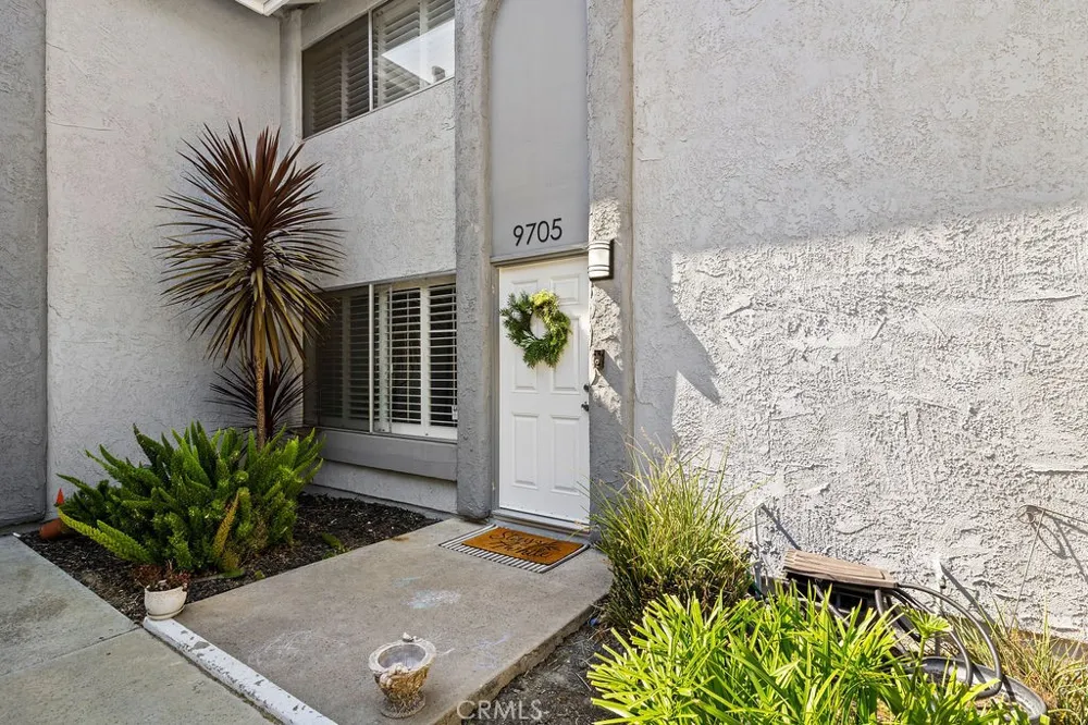 9705 Bickley Drive #5 Huntington Beach, CA 92646