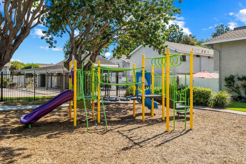 9705 Bickley Drive #5 Huntington Beach, CA 92646