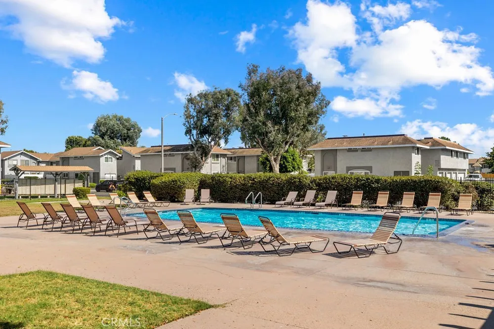 9705 Bickley Drive #5 Huntington Beach, CA 92646