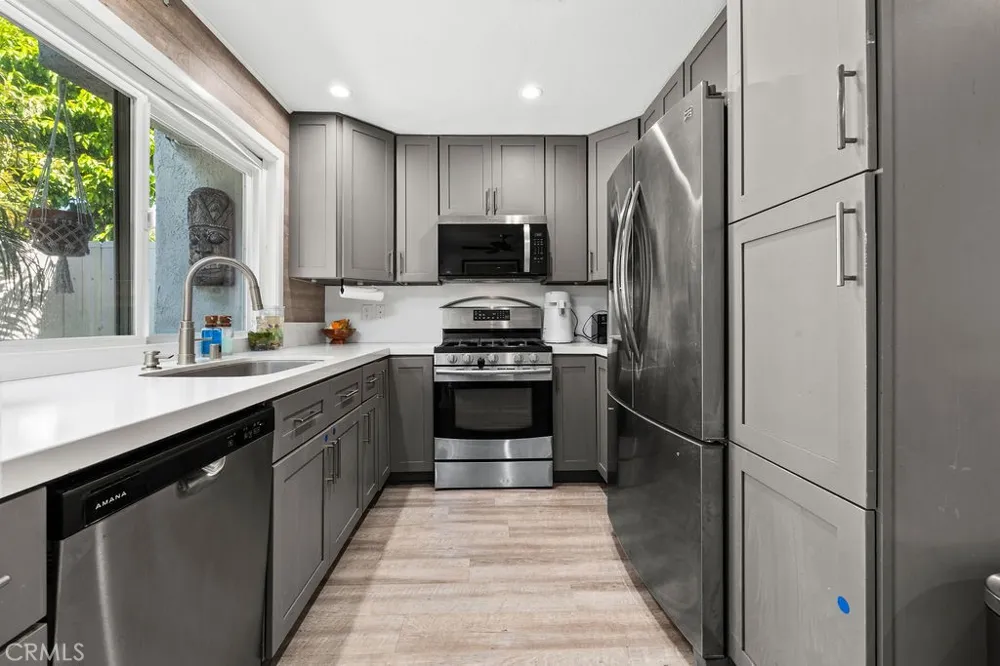 9705 Bickley Drive #5 Huntington Beach, CA 92646