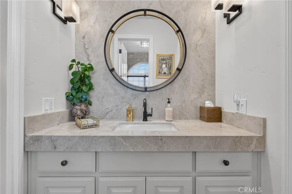 29930 Via Norte Temecula, CA 92591