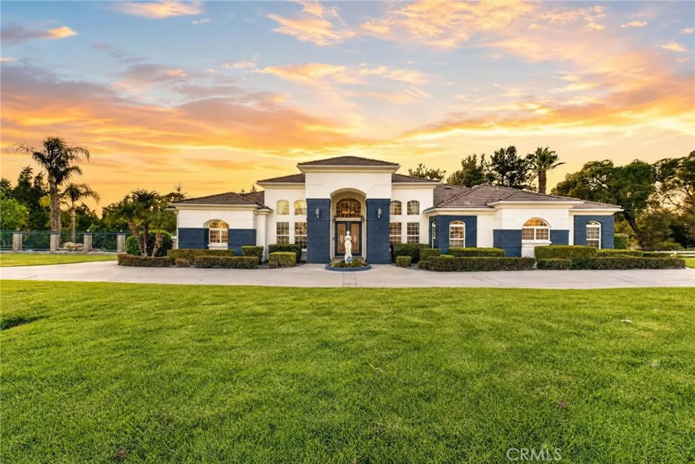 29930 Via Norte Temecula, CA 92591