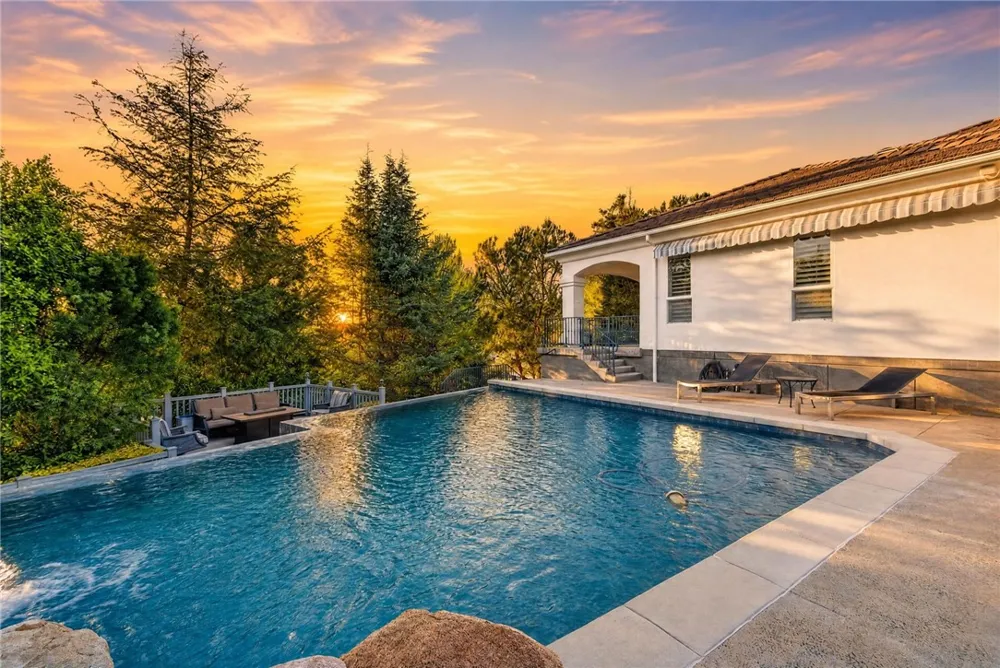 29930 Via Norte Temecula, CA 92591