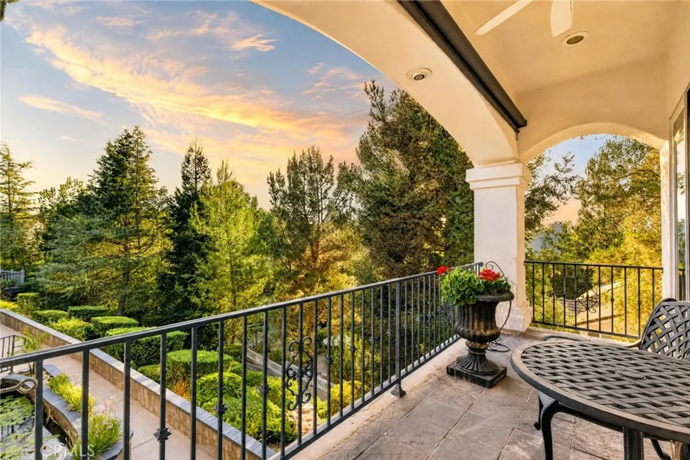 29930 Via Norte Temecula, CA 92591