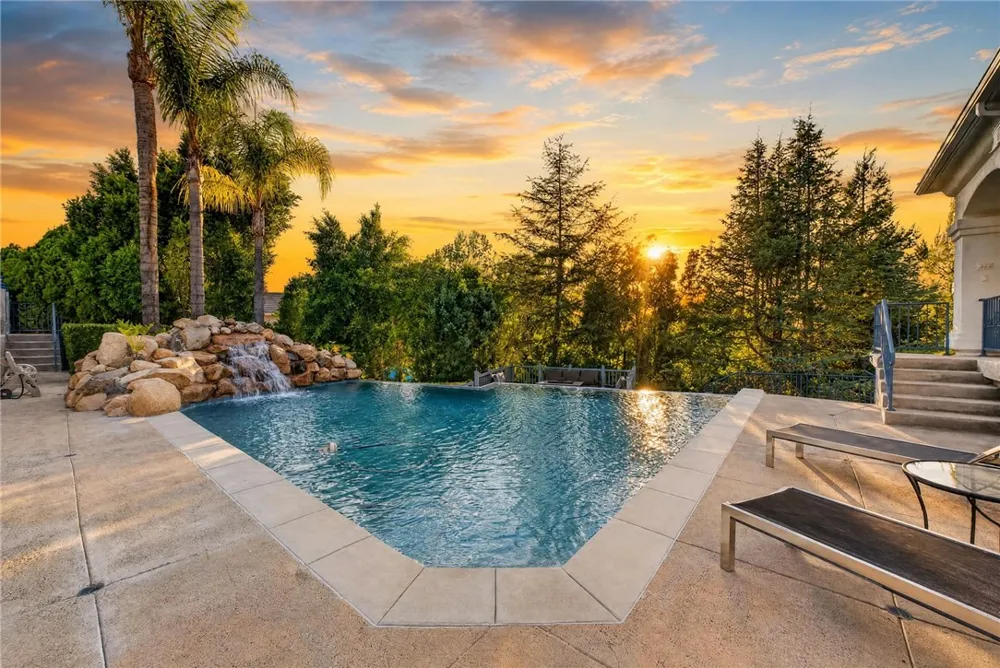 29930 Via Norte Temecula, CA 92591