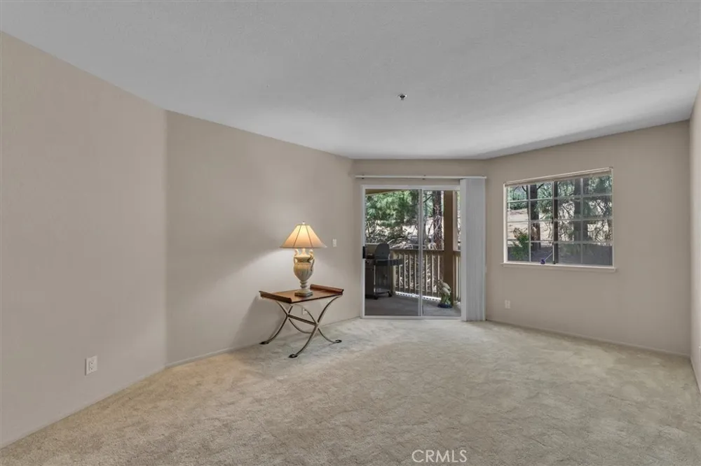5837 Oak Bend #311 Oak Park, CA 91377