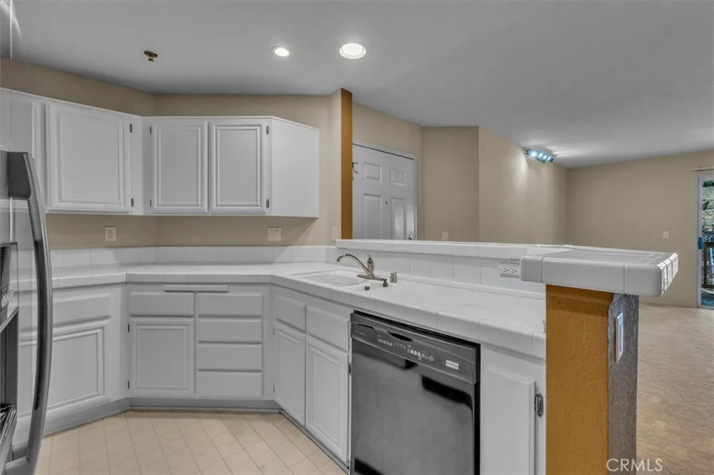 5837 Oak Bend #311 Oak Park, CA 91377