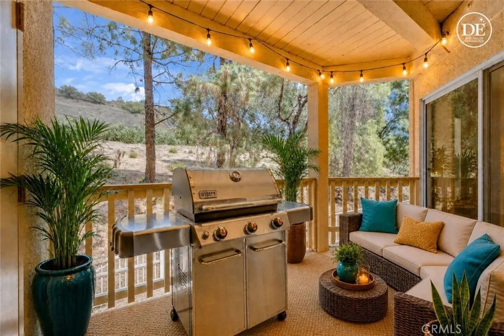5837 Oak Bend #311 Oak Park, CA 91377