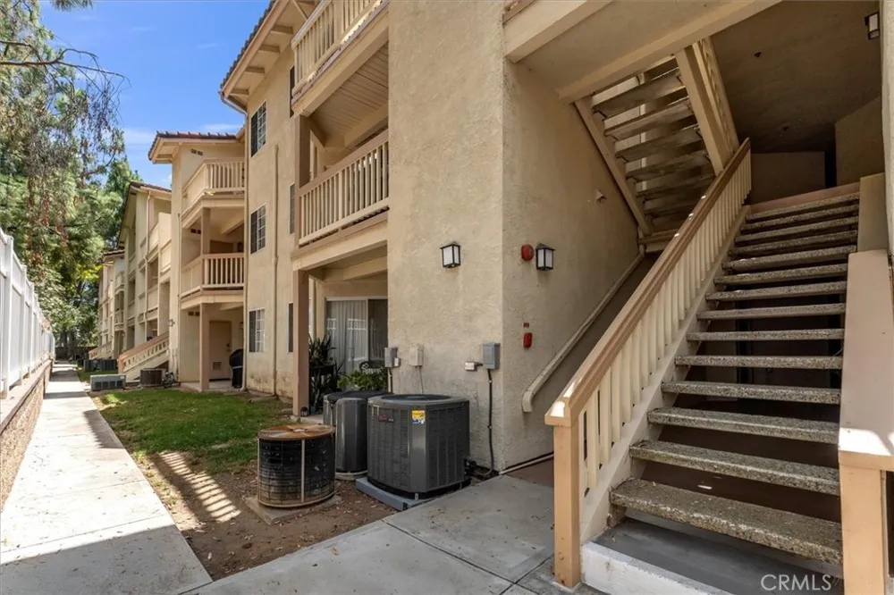 5837 Oak Bend #311 Oak Park, CA 91377