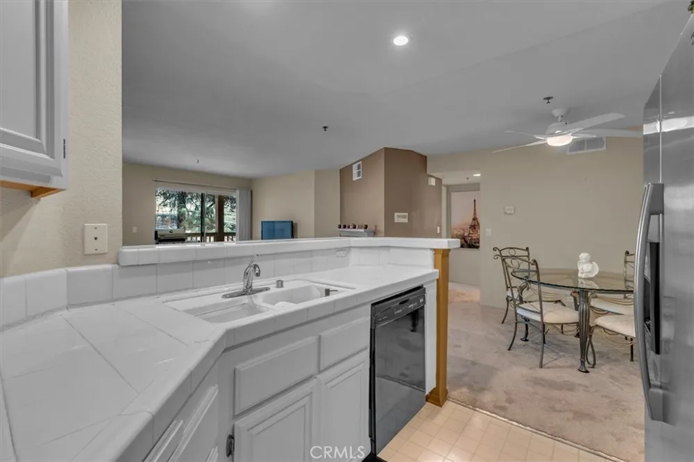 5837 Oak Bend #311 Oak Park, CA 91377