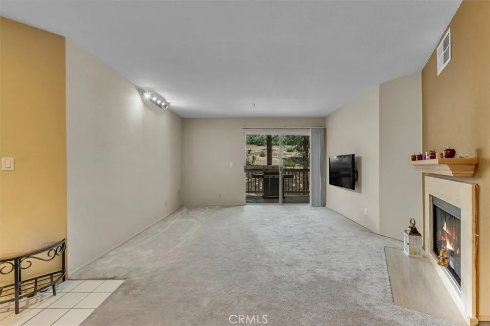 5837 Oak Bend #311 Oak Park, CA 91377