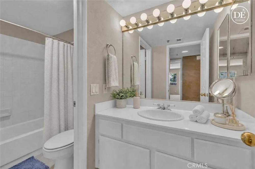 5837 Oak Bend #311 Oak Park, CA 91377