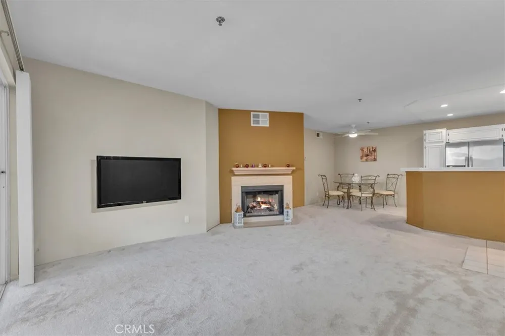 5837 Oak Bend #311 Oak Park, CA 91377