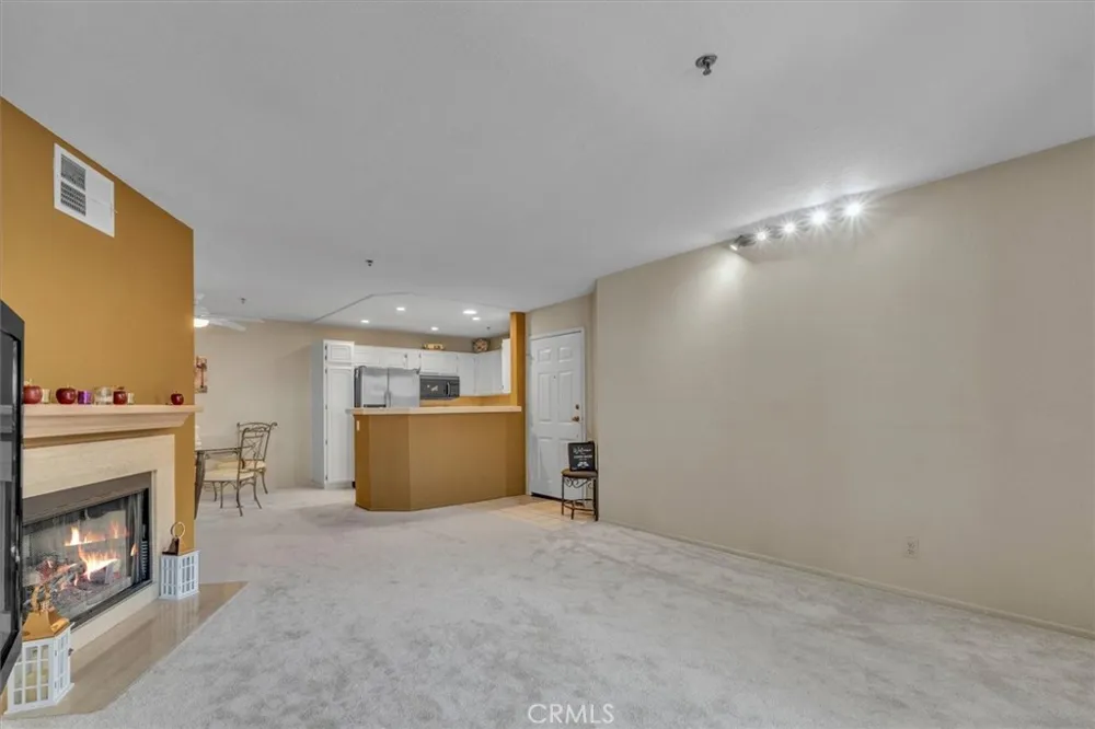 5837 Oak Bend #311 Oak Park, CA 91377