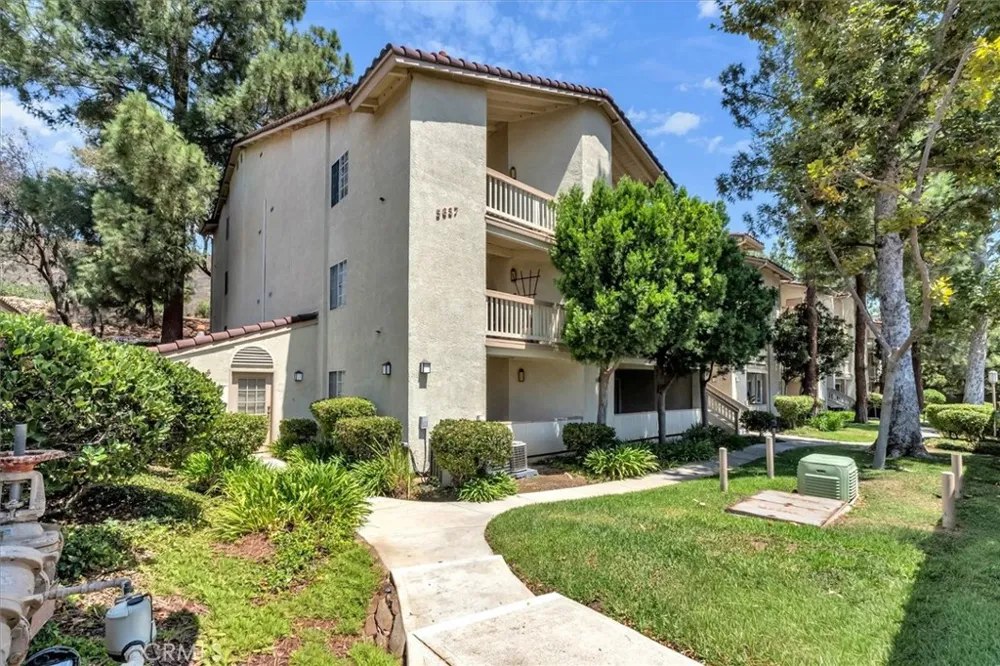 5837 Oak Bend #311 Oak Park, CA 91377