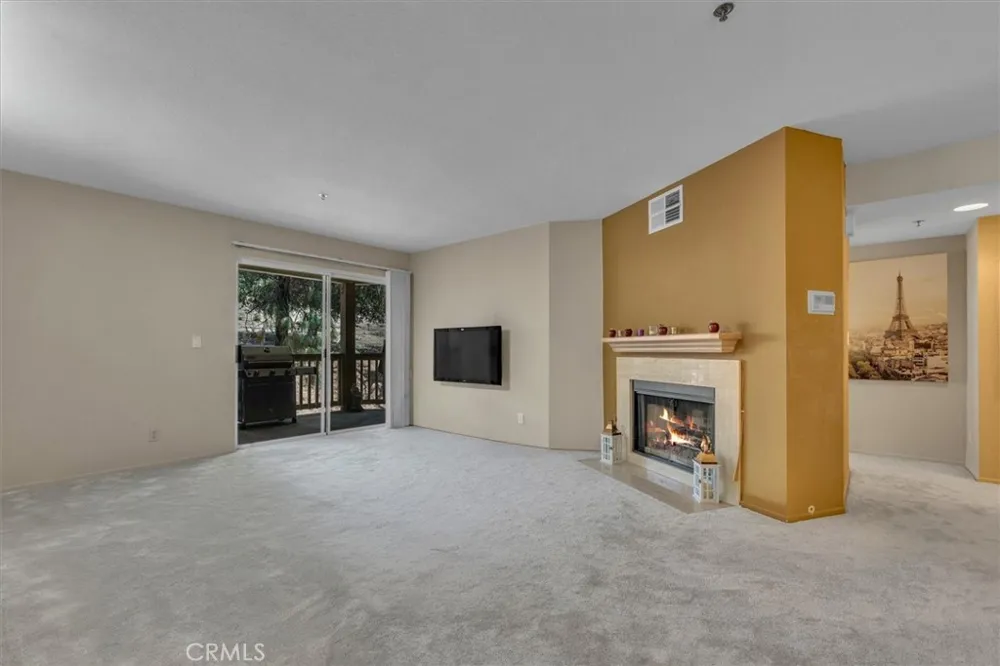 5837 Oak Bend #311 Oak Park, CA 91377