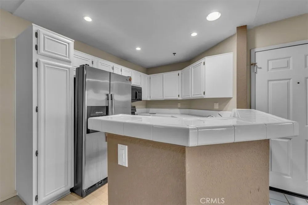 5837 Oak Bend #311 Oak Park, CA 91377