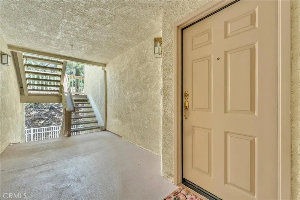 5837 Oak Bend #311 Oak Park, CA 91377