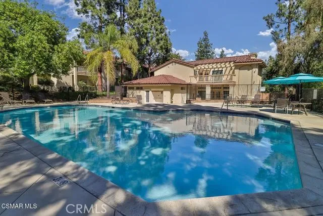 5837 Oak Bend #311 Oak Park, CA 91377