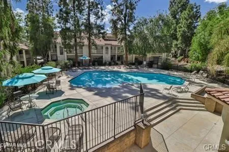 5837 Oak Bend #311 Oak Park, CA 91377