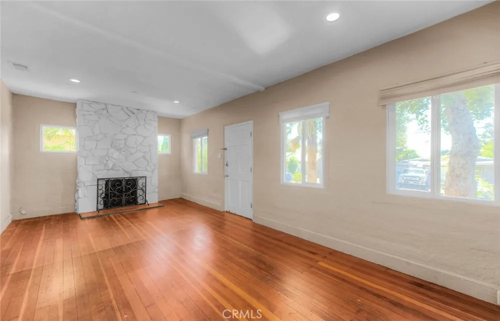 10610 Woodward Sunland, CA 91040
