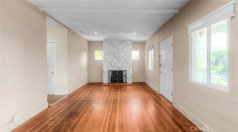10610 Woodward Sunland, CA 91040
