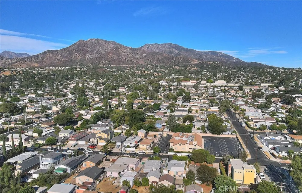 10610 Woodward Sunland, CA 91040