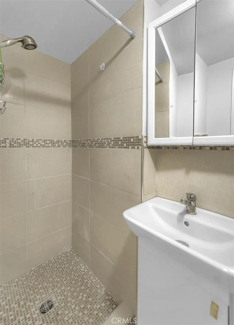 10610 Woodward Sunland, CA 91040