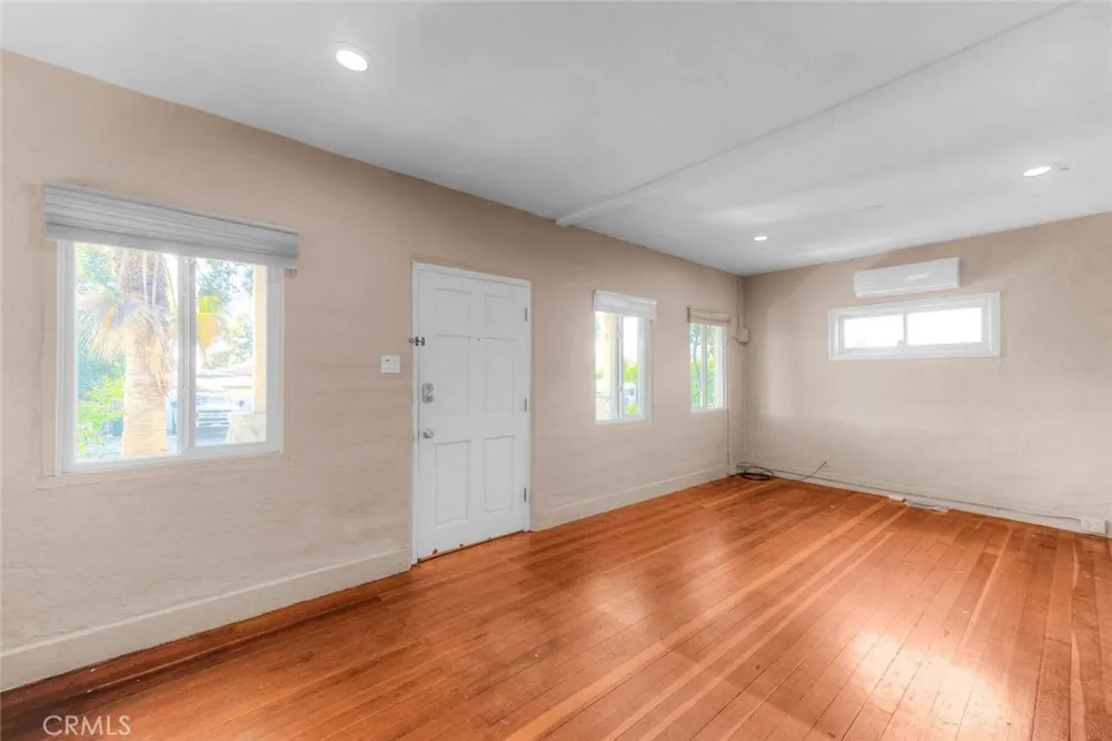 10610 Woodward Sunland, CA 91040