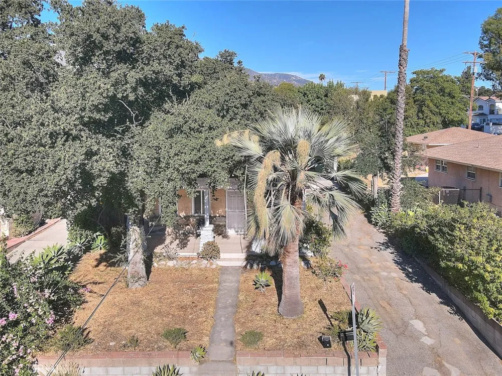 10610 Woodward Sunland, CA 91040