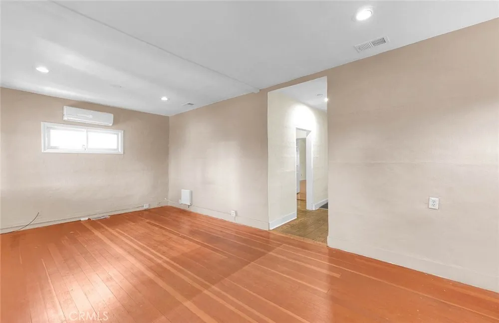 10610 Woodward Sunland, CA 91040