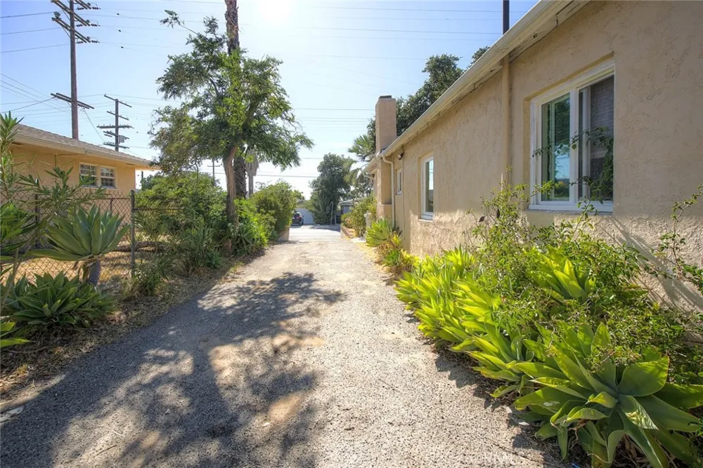 10610 Woodward Sunland, CA 91040