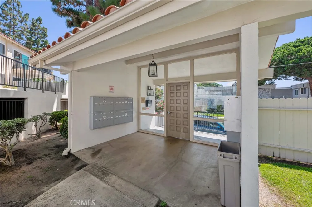 18225 Kingsdale Avenue #103 Redondo Beach, CA 90278